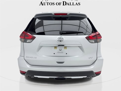 Used 2018 Nissan Rogue SV image 11