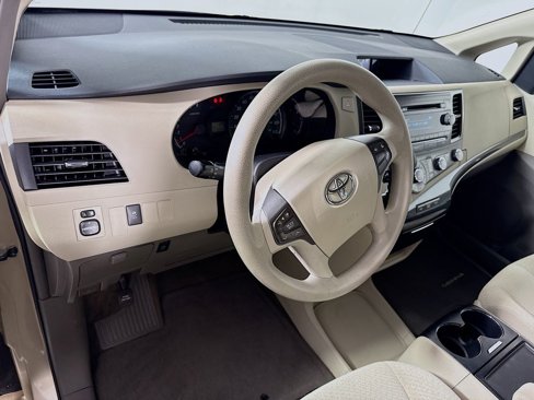 Used 2012 Toyota Sienna LE image 9