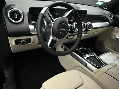 New 2025 Mercedes-Benz EQB 300 4MATIC image 10
