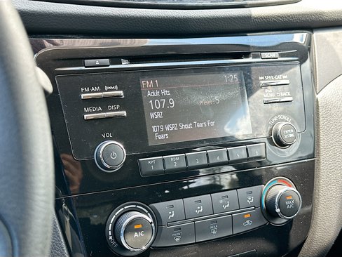 Certified 2017 Nissan Rogue Sport S image 14
