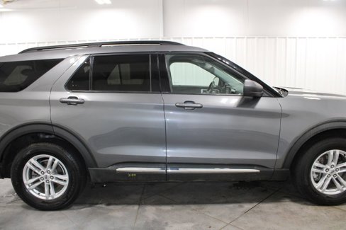 Used 2022 Ford Explorer XLT w/ Equipment Group 202A image 11