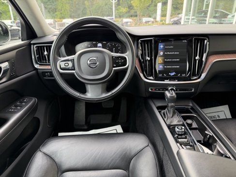 Used 2021 Volvo S60 T5 Momentum w/ Premium Package image 12