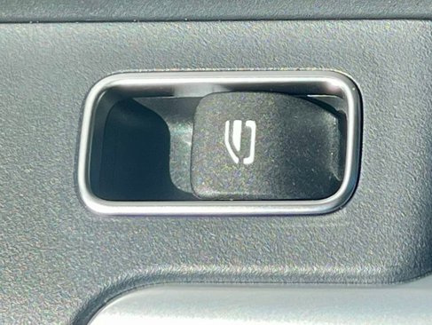 Certified 2022 Mercedes-Benz GLA 250 4MATIC image 31