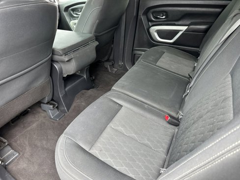 Used 2019 Nissan Titan SV image 11