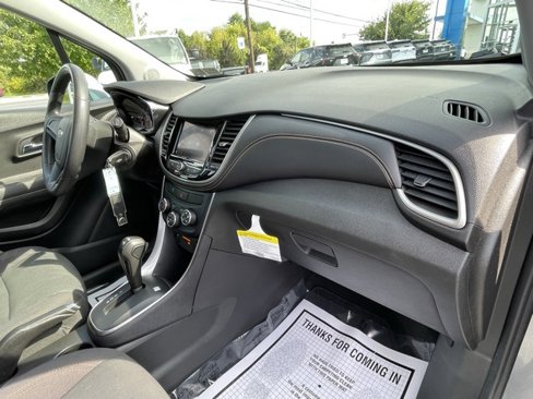 Used 2020 Chevrolet Trax LS image 30