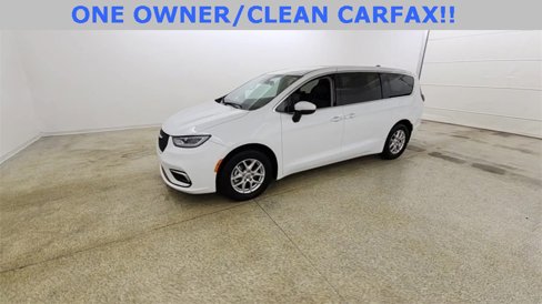 Used 2023 Chrysler Pacifica Touring-L image 4