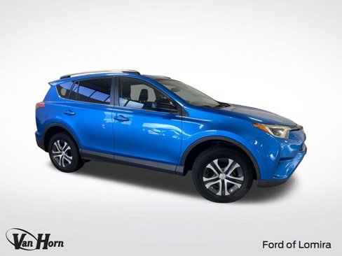 Used 2018 Toyota RAV4 LE image 1