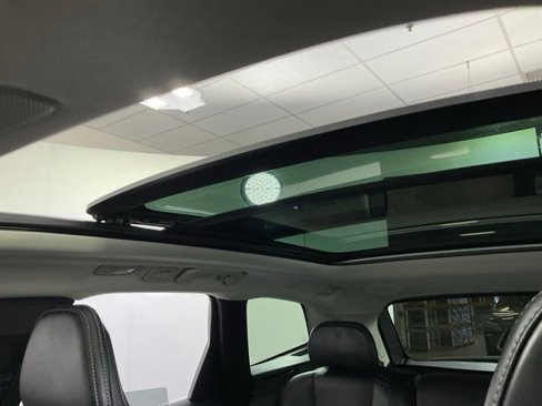 Certified 2023 Volvo XC60 T8 Ultimate w/ Climate Package image 19