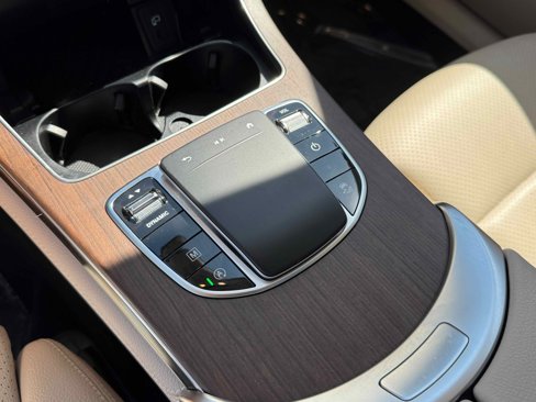 Used 2020 Mercedes-Benz GLC 300 4MATIC image 23