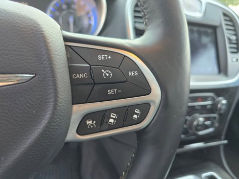 Used 2017 Chrysler 300 C w/ Safetytec Plus Group image 30