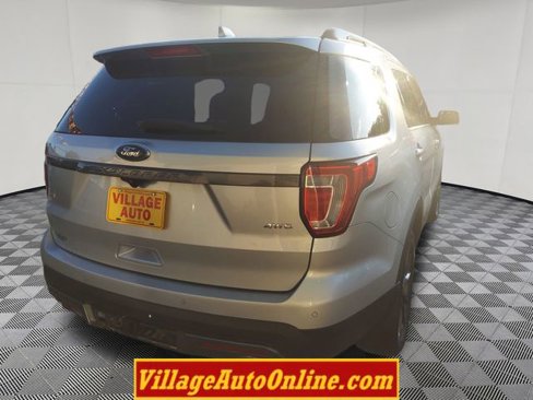 Used 2017 Ford Explorer XLT w/ Equipment Group 202A image 12