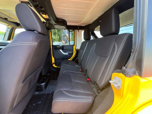 Used 2015 Jeep Wrangler Unlimited Sahara w/ Connectivity Group image 12