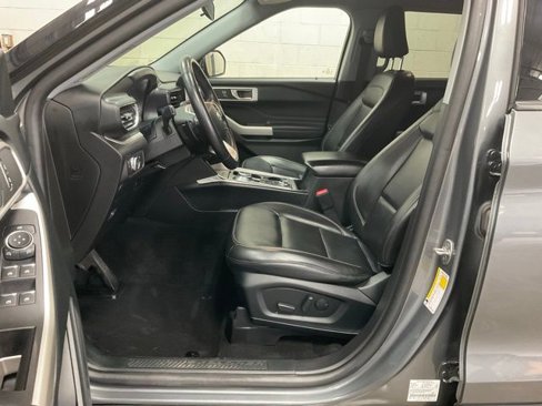 Used 2021 Ford Explorer XLT w/ Equipment Group 202A image 6