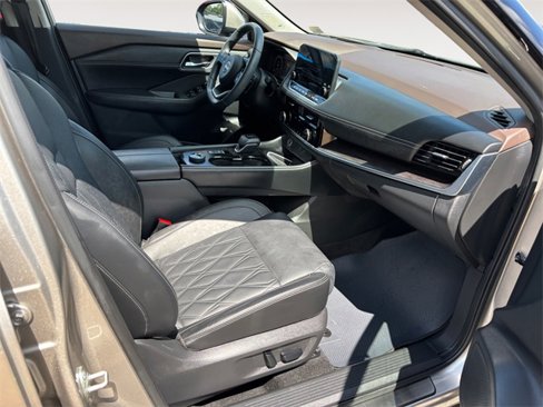 Used 2023 Nissan Rogue Platinum w/ Platinum Premium Package image 15
