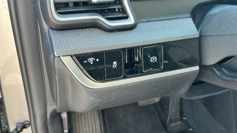 Used 2023 Kia Sportage LX image 9