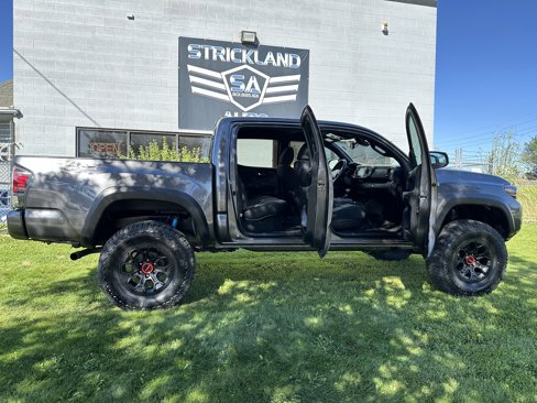 Used 2021 Toyota Tacoma TRD Off-Road w/ Technology Package image 24