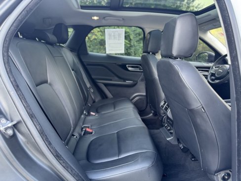 Used 2018 Jaguar F-PACE Premium image 19
