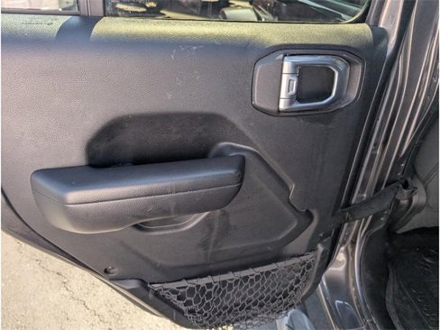 Used 2021 Jeep Gladiator Sport image 11