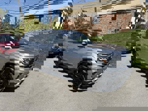 Certified 2022 Volkswagen Atlas SE image 1