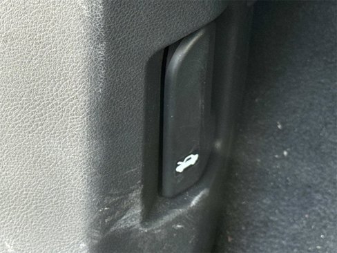 Used 2024 Nissan Rogue SV image 36