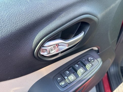 Used 2015 Jeep Cherokee Sport w/ Sport Appearance Group image 19