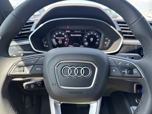 Certified 2025 Audi Q3 2.0T Premium w/ Convenience Package image 10