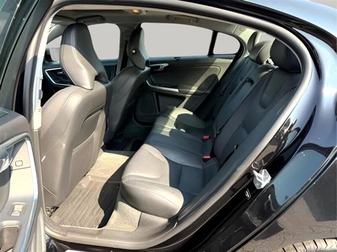 Used 2018 Volvo S60 T5 Inscription Platinum image 25
