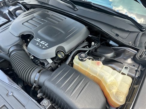 Used 2018 Chrysler 300 Touring L image 22