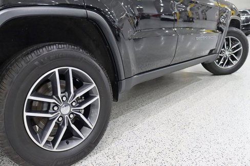 Used 2018 Jeep Grand Cherokee Limited image 12