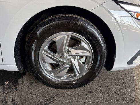 Used 2025 Hyundai Elantra SE image 7