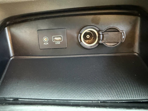 Used 2019 Kia Sedona LX image 26