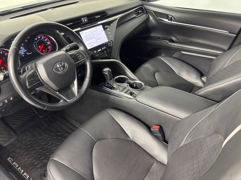 Used 2020 Toyota Camry XSE image 4
