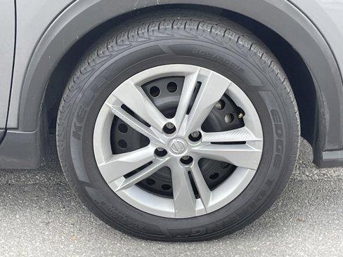 Used 2023 Nissan Kicks S image 9