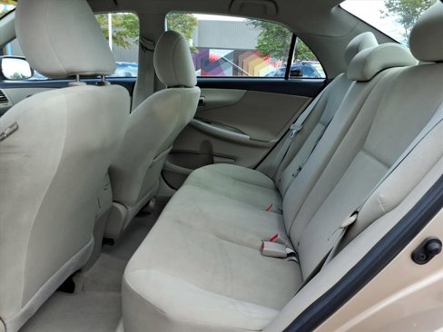 Used 2013 Toyota Corolla LE image 10