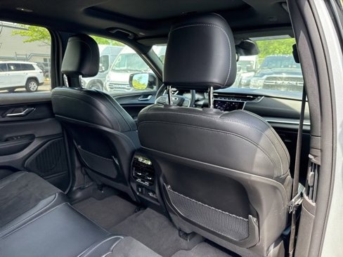 Used 2023 Jeep Grand Cherokee L Altitude image 25