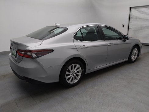Used 2022 Toyota Camry LE image 10