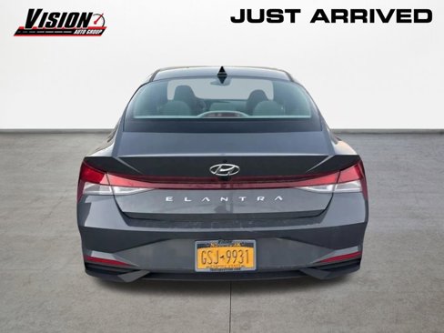 Used 2023 Hyundai Elantra SEL w/ Convenience Package image 11