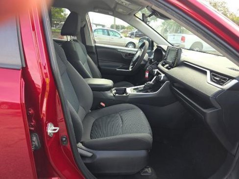 Used 2020 Toyota RAV4 LE image 10