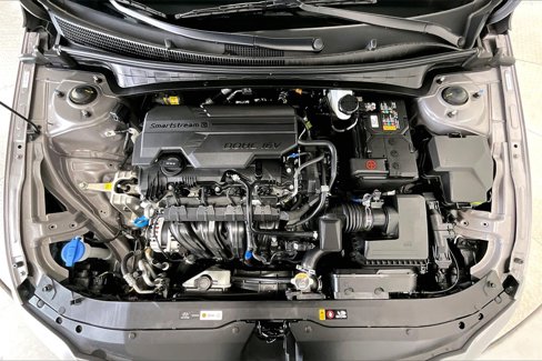 Certified 2025 Hyundai Elantra SE image 9