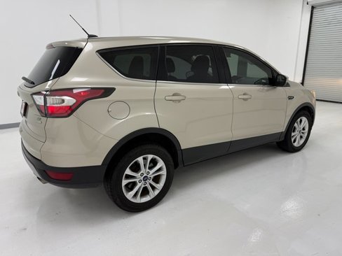 Used 2017 Ford Escape SE image 9