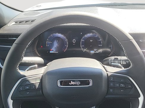 New 2025 Jeep Grand Cherokee Altitude image 31