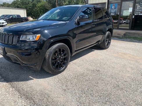 Used 2019 Jeep Grand Cherokee Altitude image 4