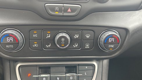 Used 2024 GMC Terrain SLT image 29