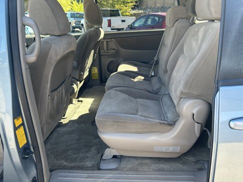 Used 2010 Toyota Sienna LE image 22