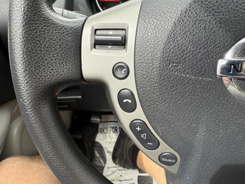Used 2013 Nissan Rogue SV image 4
