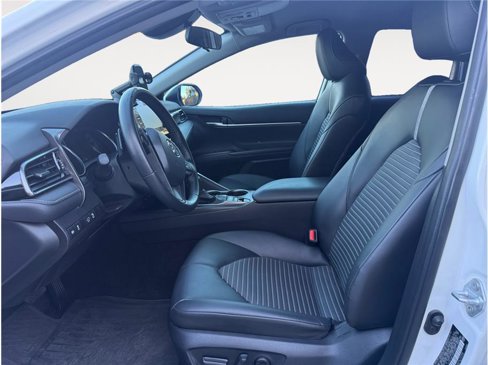 Used 2023 Toyota Camry SE image 9