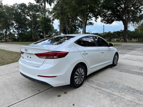 Used 2017 Hyundai Elantra SE image 4