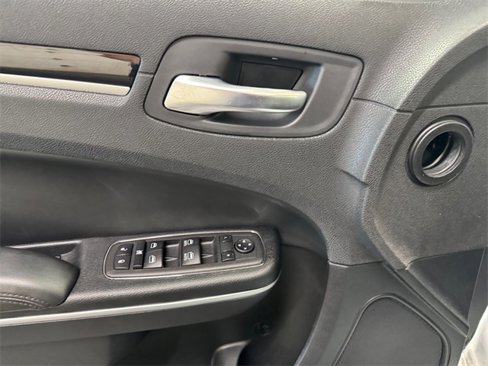 Used 2023 Chrysler 300 Touring L image 13