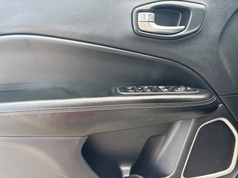 Used 2021 Jeep Compass Latitude image 4