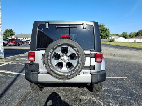 Used 2016 Jeep Wrangler Unlimited Sahara image 4